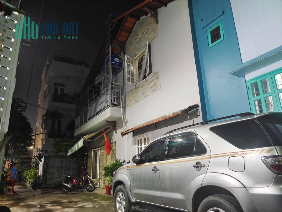 Bán nhà lô góc đường dương đức hiền, 2 tầng, hẻm xe hơi, 61m2 chỉ 7.7 tỷ, sát đại học công nghiệp