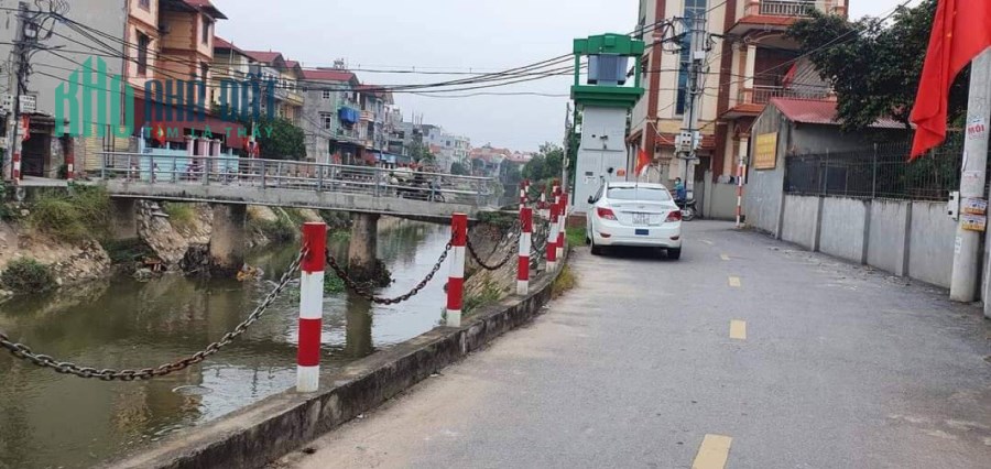 GÂP!!! Bán đất 51m2, Mt: 3,85, nhỉnh 3 tỷ ở ngay quận ủy BTL, oto vào nhà, ngõ thông.