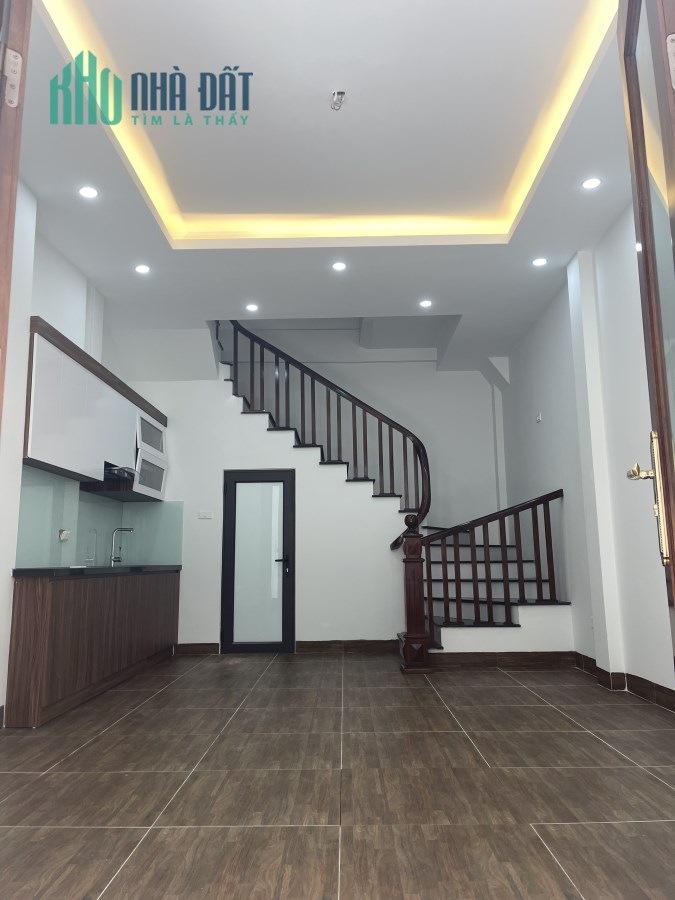 Bán nhà phố Nguyễn Văn Cừ, ô tô, mới tinh, ở luôn, 30m2, 5T, chỉ 3,8 tỷ.