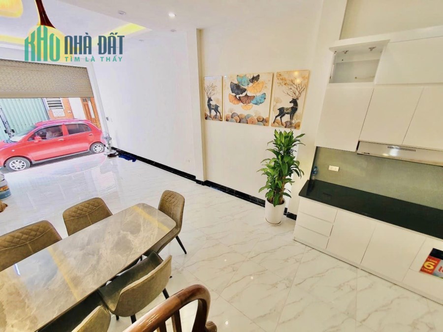 Bán nhà Nguyễn Văn Cừ, GARA, Ngõ thông, đủ NỘI THẤT, 45m2 x 5 tầng, nhà ĐẸP, Ở NGAY
