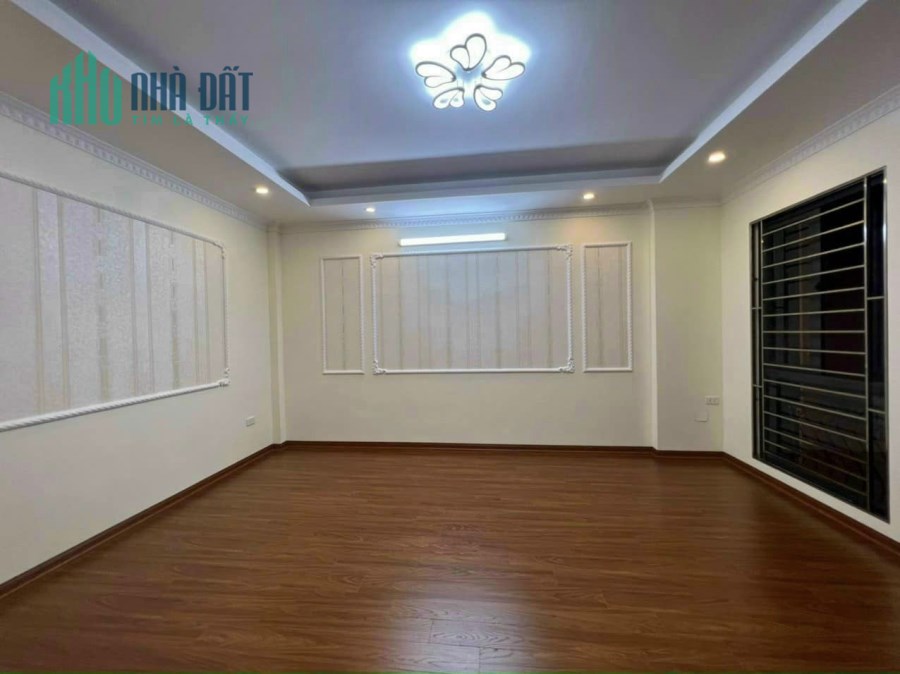 Nhà Thạch Bàn, 40m, 5 tầng, nhỉnh 2,5 tỷ