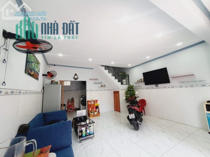 Mặt tiền 50m ra Đỗ Xuân Hợp. Dt 51m2 giá chỉ 4.1 tỷ