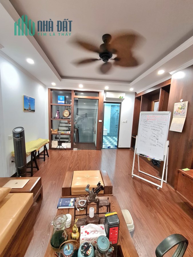 Bán nhà phân lô, Võng Thị, Tây Hồ, 45m, 5 tầng, MT 4m, giá 8 tỷ 600 triệu, gần Hồ Tây.