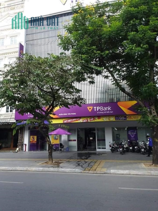 Cực rẻ, 250 triệu/m2, đất mặt đường Nguyễn Khánh Toàn, diện tích 196m, mặt tiền 12m, kd