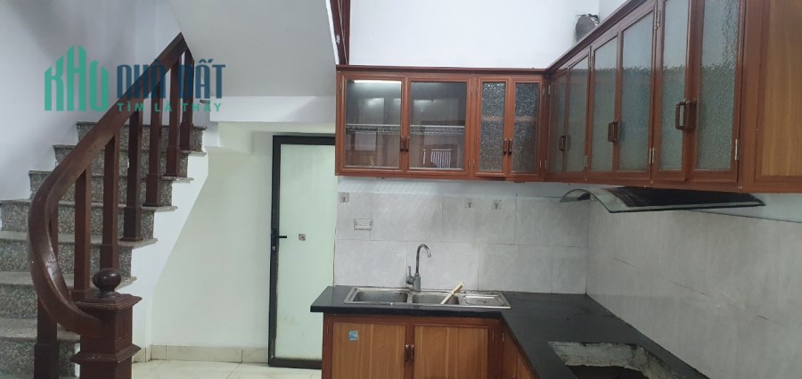 Nhỉnh 2 tỷ có nhà 4 Tầng, Dt 37m, Ô tô qua nhà, Kinh Doanh.