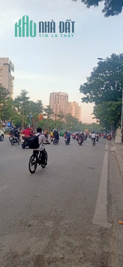 96m2, 5 Tầng Thang Máy.  - MP Văn Khê  Đường 40 m --- VIỉa Hè  KD Đa Ngành Nghề 18 Tỷ 350,