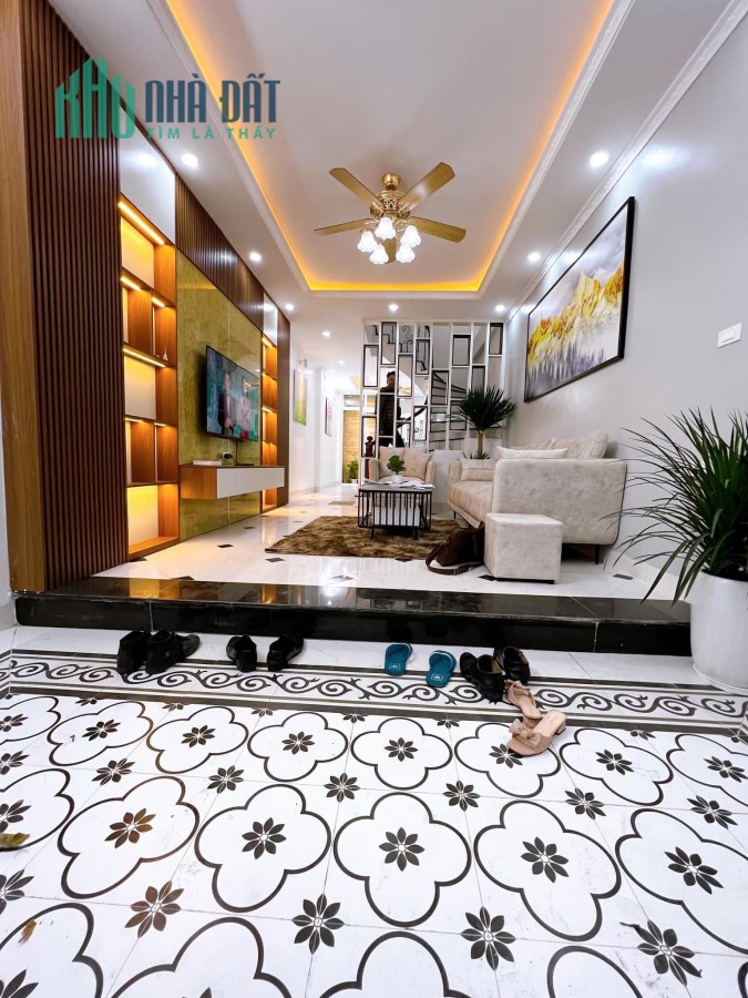 Bán nhà DT 50m X 6T Thạch Bàn, Long Biên, Lô góc ngõ thông Ô tô 7 chỗ vào nhà ,giá chỉnh 5.6 tỷ.