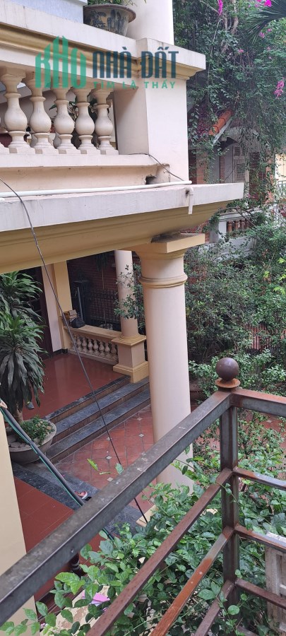 Bán nhà phân lô Võng Thị, Tây Hồ, 105 m,  MT 7.5m, giá 9 tỷ 300 triệu, gần Hồ Tây, đầu tư xây CCMN.