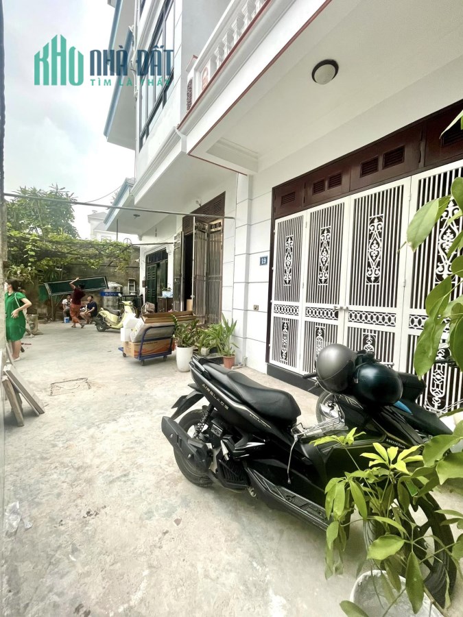 Chủ cần bán nhà Quang Tiến, Nam Từ Liêm diện tích 30m2 giá 3.2 tỷ có thỏa thuận