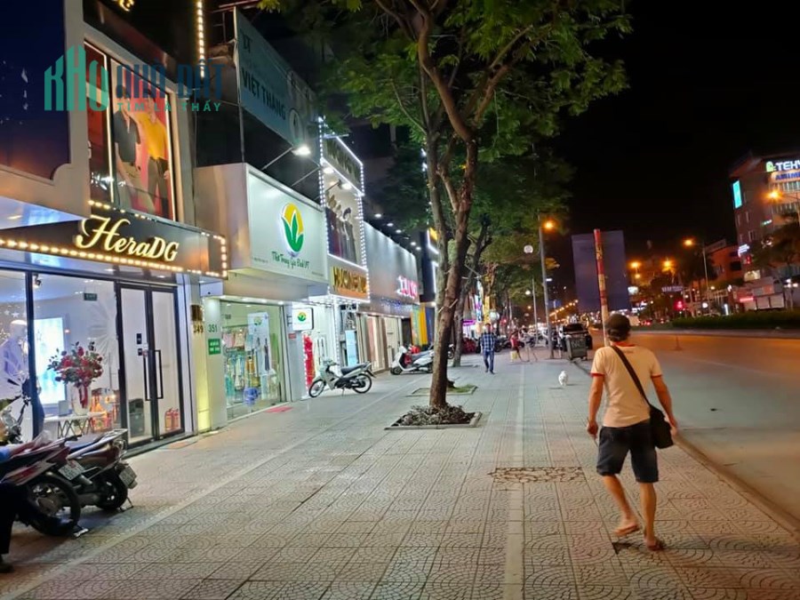 Bán Nhà Nguyễn Văn Cừ 4 Tầng 28m-Nhà Đẹp Ngõ Nông Giá Chỉ 2.35 Tỷ