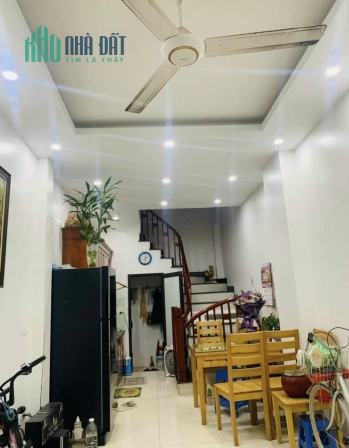 Vĩnh Phúc, nhà đẹp ở luôn, ngõ thông ba gác 20m ra oto tránh, 25m2x4T 2.9 tỷ