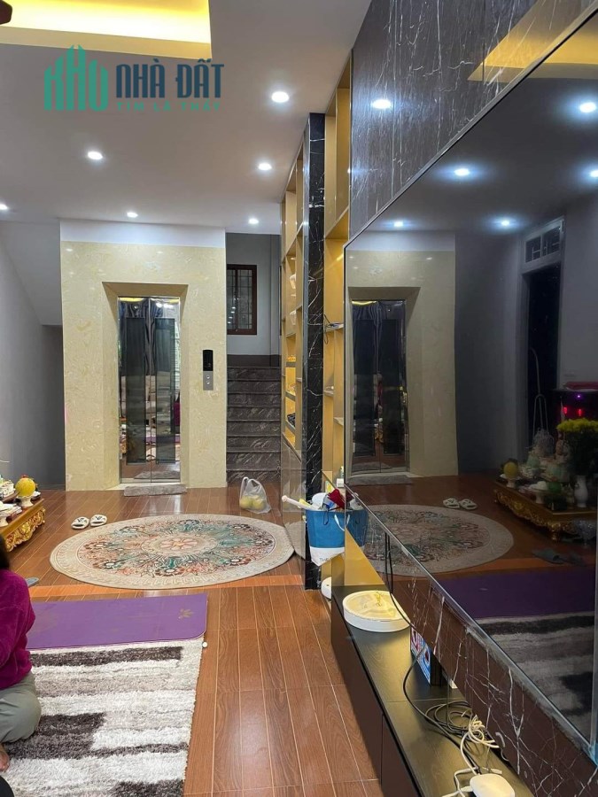 NHÀ Gần LẠC LONG QUÂN - LÔ GÓC - Ô TÔ VÀO NHÀ - THANG MÁY 82m 5 tầng 10.0 tỷ