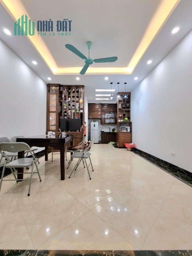 Nhà Hiện Đại HXH Nguyễn Trọng Tuyển, Tân Bình 63m2 Giá 4.4 Tỷ Full Nội Thất