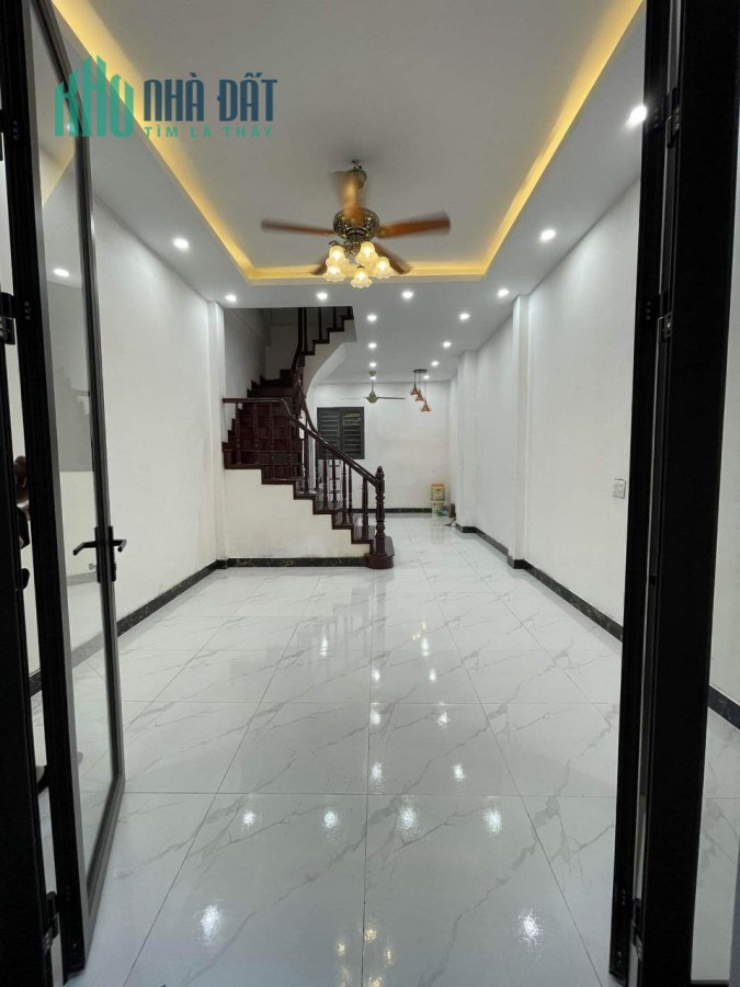Bán nhà Lương Sử Ở LUÔN 28m2 x 4T, 2.4 tỷ