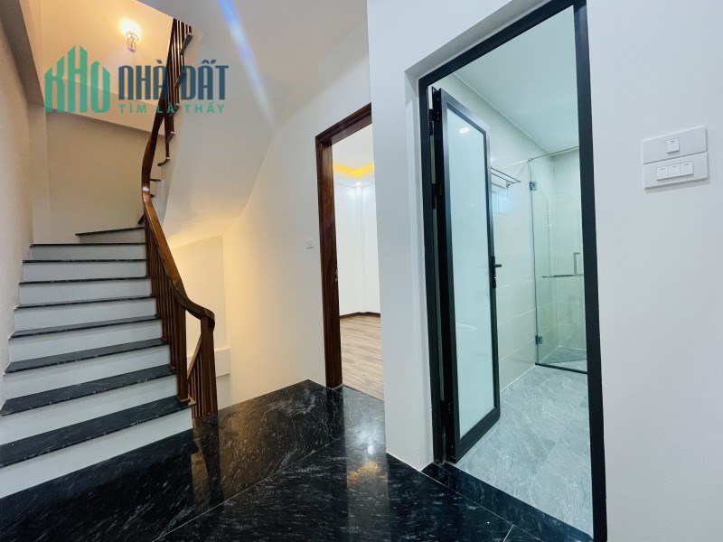 GARA Ô TÔ - LÔ GÓC - VÀI BƯỚC RA PHỐ - GẦN CẦU CHƯƠNG DƯƠNG - NHÀ MỚI ĐẸP ĐÓN TẾT