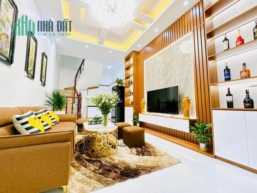 Nhỉnh 4 tỷ phân lô ĐH Ngoại Thương 38m2, gần ô tô, đẹp ở luôn, LH 0702269986