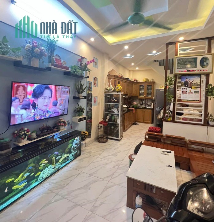 Nhỉnh 5 tỷ phân lô Hào Nam 45m2, lô góc,1 nhà ra phố, LH 0702269986