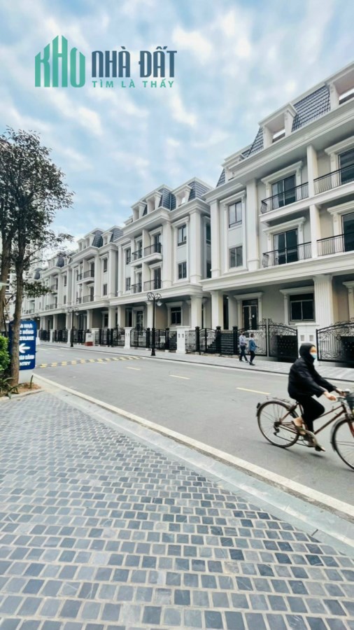 Biệt thự song lập diện tích nhỏ, giá hợp lý quận Tây Hồ