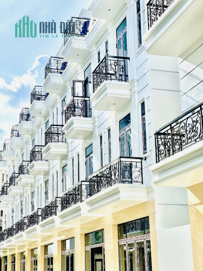 Bán nhà 3 lầu mới xây mặt tiền Trịnh Đình Trọng quận Tân Phú gần Đầm Sen