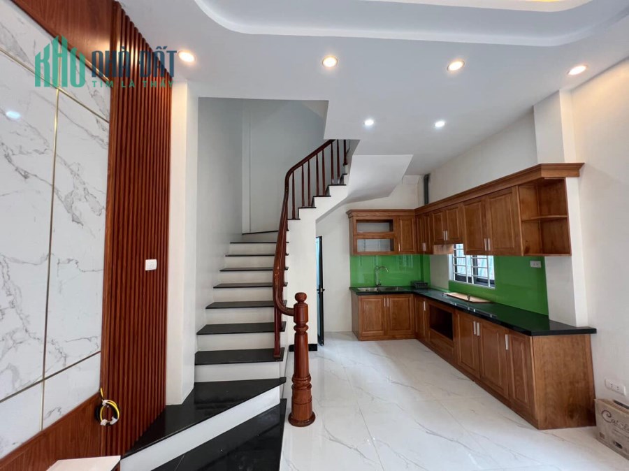 Nhỉnh 2 Tỷ Nhà Đẹp 5 Tầng Quận Đống Đa, 3 Phòng Ngủ Gần Phố Ở Luôn,