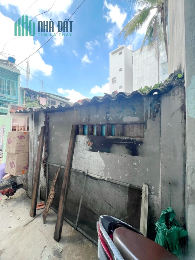 Nhà nát (4.3x12m nở hậu 5.5m) gần hẻm xe hơi đường Hưng Phú P10Q8