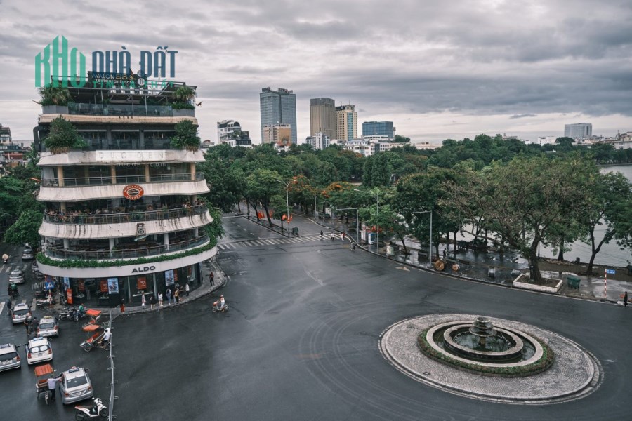 Bán Building mặt phố quận Hoàn Kiếm 300m2 - View Hồ Hoàn Kiếm - Doanh thu 25 tỷ/năm giá 160 tỷ