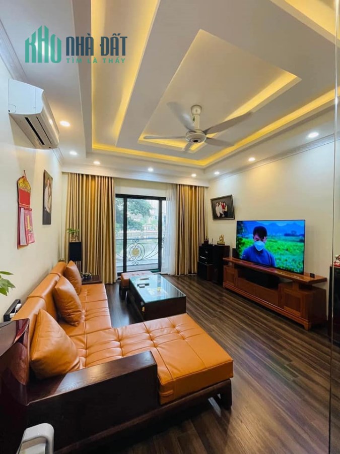 Mặt Phố 35m. Trước nhà 3,5m. Bán nhà Nguyễn Hoàng 66m2*5T. MT4,3m. Nhỉnh 6 tỷ. Ở ngay