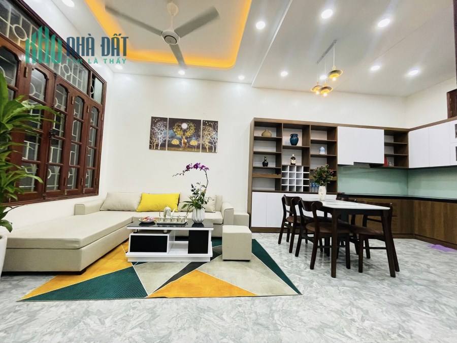 Bán nhà siêu đẹp,  Đội Cấn, Ba Đình, gần bãi gửi xe, DT 39m2, 5 tầng, giá  5 tỷ 450 triệu.