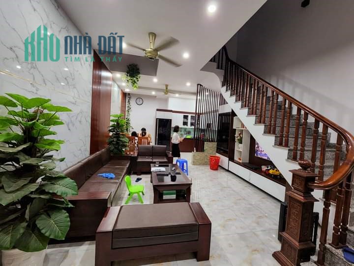 Cần Bán  CHỦ HẠ CHÀO 900TR Phân lô Vỉa Hè dt:63m2 x 3T; Mt 5m giá còn 7,6 tỷ
