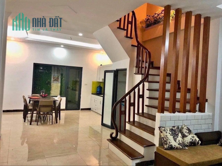 Nguyễn Văn Cừ, Ngọc Lâm - 5 T, gần 60m2 ở luôn, thoáng trước sau, gần cầu- chỉ hơn 5 tỉ