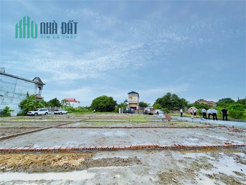 Bán  gấp lô đất gần cổng làng ub xã tân viên