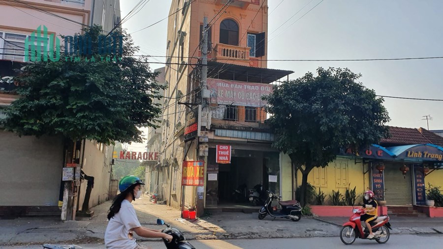 Chính chủ cần cho thuê căn nhà nửa tầng 1 và cả tầng 2 tại Trung Tâm phố Dầu Tân Quang - Văn Lâm -