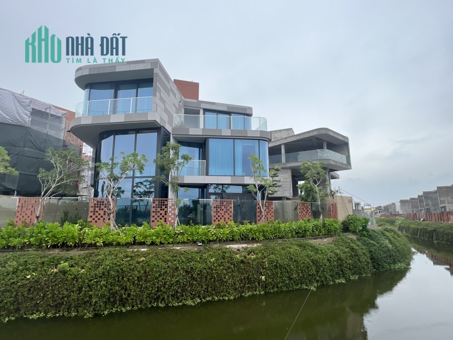 Bán căn biệt thự sông DT 360m2  thiết kế hiện đại - Nằm gần ngay biển kề các Resort 5 sao