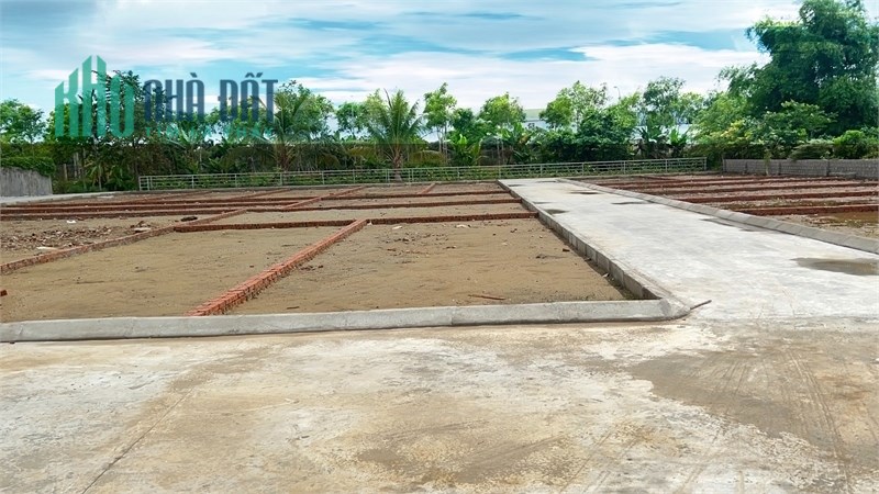 Chủ nhà cần nhượng sang 2 lô đất trục thôn mặt tiền 5m