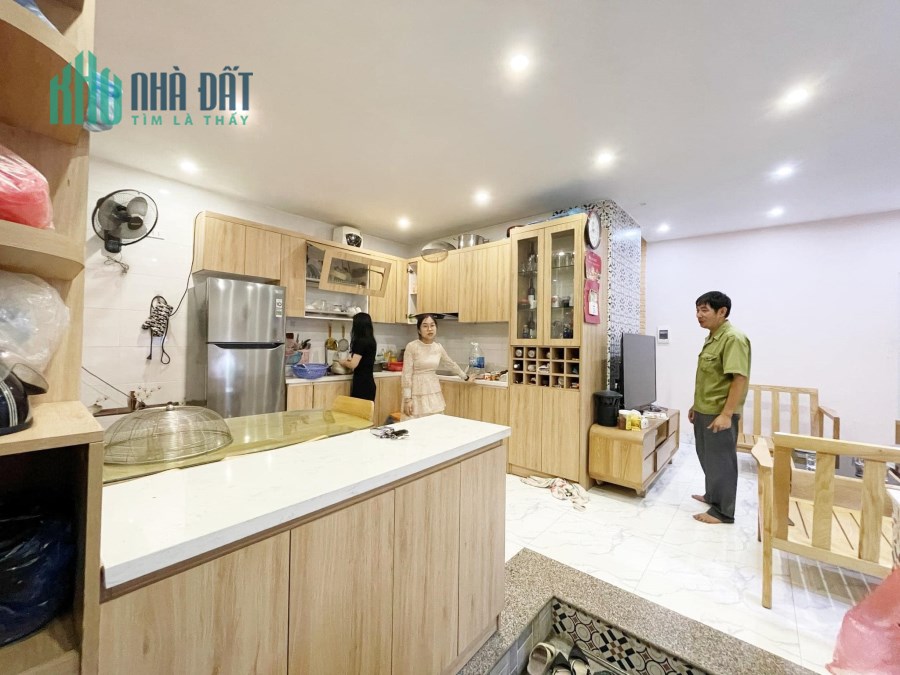 Bán nhà Láng Hạ - 28m2, 4 tầng, mặt tiền 3.1m, giá 2.8 tỷ - LH0936206176