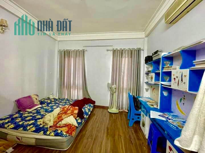 Bán nhà Văn Cao, Ba Đình, 40m2 x 5 tầng mặt tiền 5.5m giá chỉ 5.1 tỷ