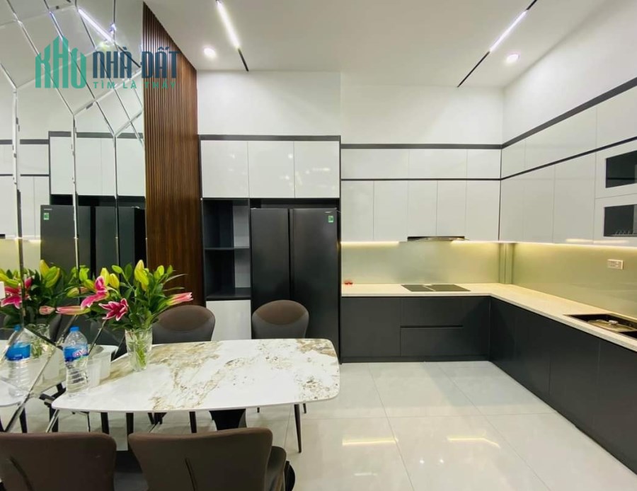Bán nhà Nam Từ Liêm, 40m giá 5.25 tỷ, nhà đẹp, ô tô tránh, kinh doanh