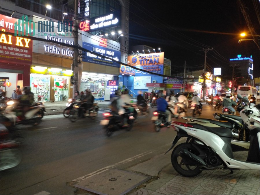 Chủ Ngộp Bank Cần Bán Gấp Nhà Đường Lê Văn Việt, Hiệp Phú. DT 77m2, 4x20m. 5 Tỷ 750.