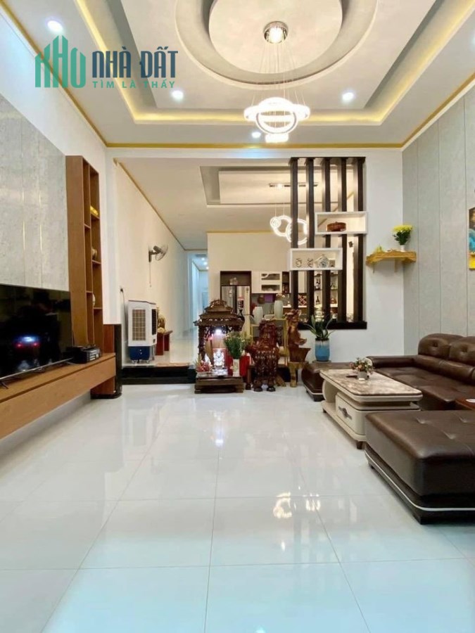 Bán nhà Hoàng Quốc Việt-Cầu Giấy-50m2-Hơn 5 tỷ-Lô Góc-Ô Tô Cách Vài Bước Chân-Dân Trí