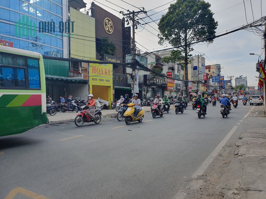 Bán nhà mặt tiền đường Lê Văn Việt, Quận 9, khu kinh doanh sầm uất, gần bên Vincom, bán gấp chỉ 22