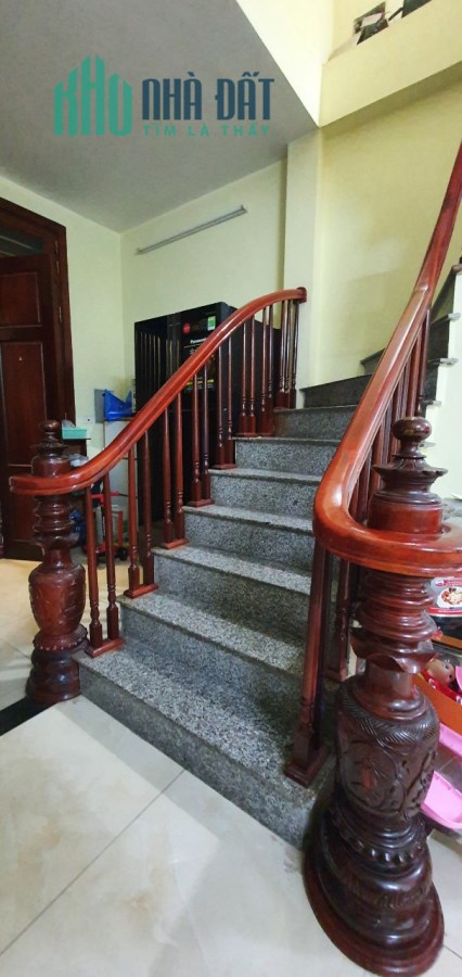 Bán nhà Ngô Gia Tự, Dt 31m, nhà 4 Tầng, Mt4m, giá 3 tỷ.