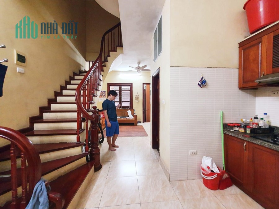 Hiếm-CHÙA BỘC-ĐỐNG ĐA 40mx4 tầng-Lô Góc-4PN-GẦn phố-Ngõ thông.