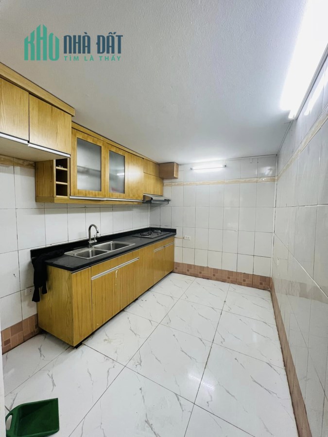 NHÀ ĐẸP NGÕ RỘNG THOÁNG BA BƯỚC RA PHỐ NHIỀU TIỆN ÍCH 30 M 3 TẦNG CHỈ 2.85 TỶ