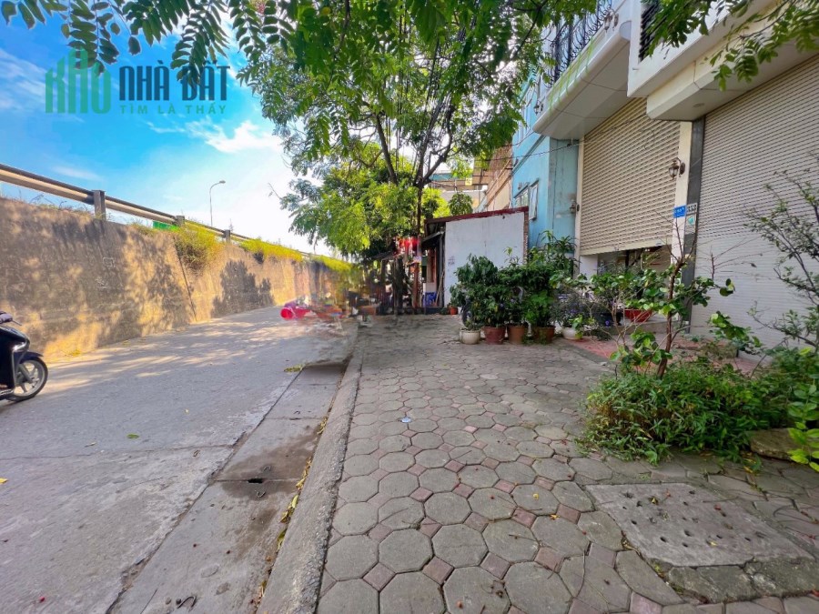 Hiếm, đất mặt phố An Dương Vương, View Sông Hồng, Dt140m, Mt6m, giá 22 tỷ.