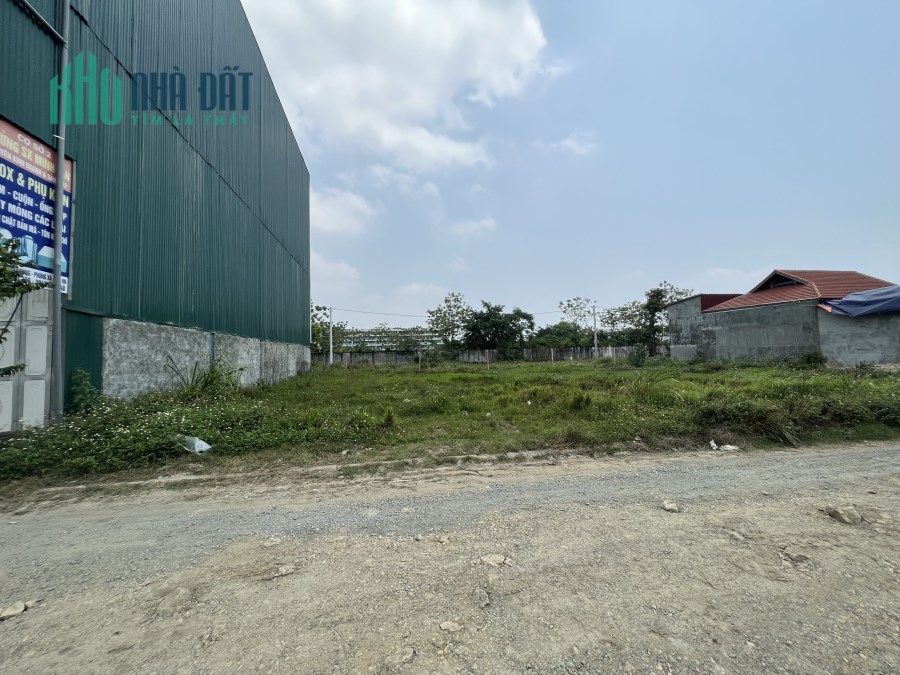 Cần bán đất 158m2 nằm trong KCN Phùng Xá, cách đại lộ Thăng Long 200m