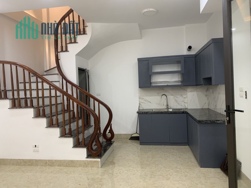 Bán nhà ngõ13x Nguyễn Văn Cừ - Long Biên 32m2 mặt tiền 6m 3,7 tỷ ngõ thông nhà đẹp