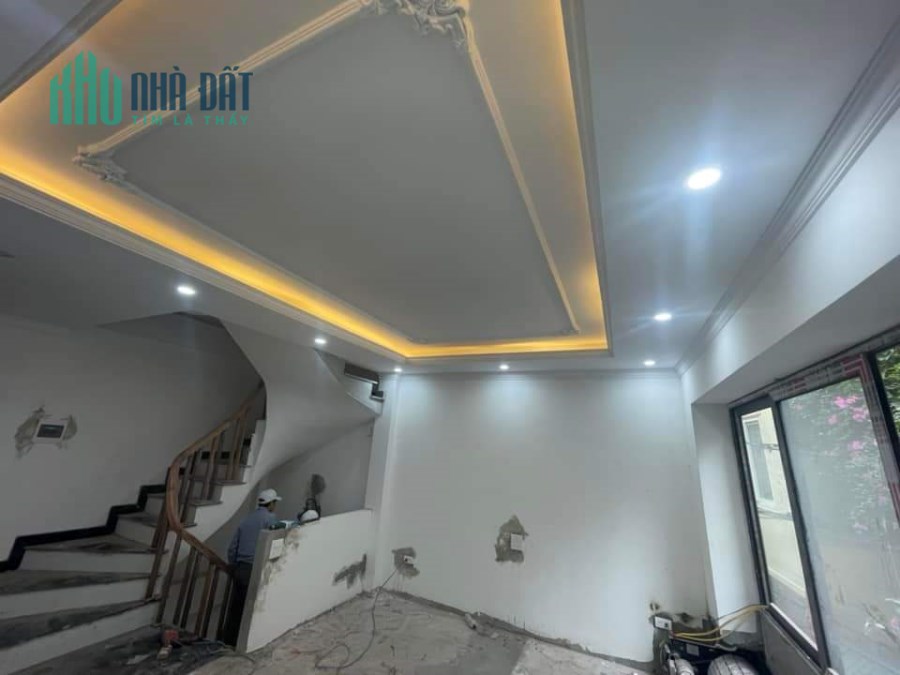 6 TẦNG LÔ GÓC, Ô TÔ ĐỖ CỬA, 30M RA MẶT PHỐ NGUYỄN VĂN CỪ, ở luôn