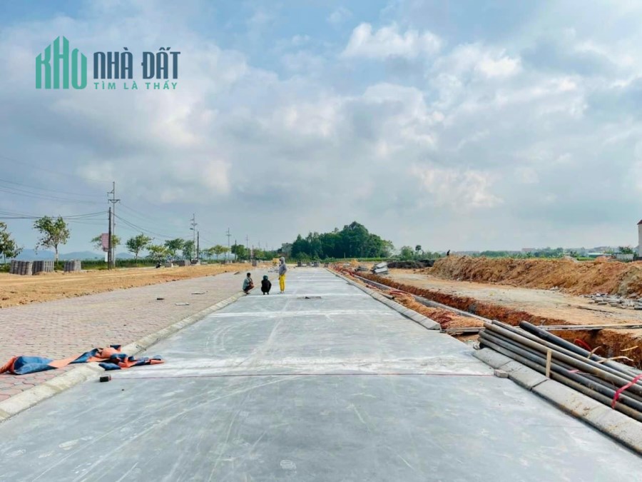 lô 48 và 49 đấu giá Hiền Ninh - Sóc Sơn . giá 13.9tr/m . diện tích 100m . vỉa hè 2,5m . đường trước