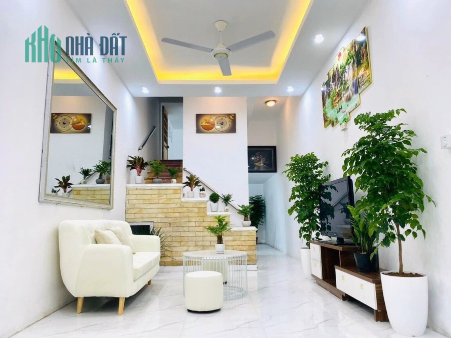 🏘  BÁN NHÀ, NÀNG THƠ XINH ĐẸP, GẦN HỒ TÂY, HÀNG XÓM THÂN THIỆN, 41m2, 4,8 Tỷ.