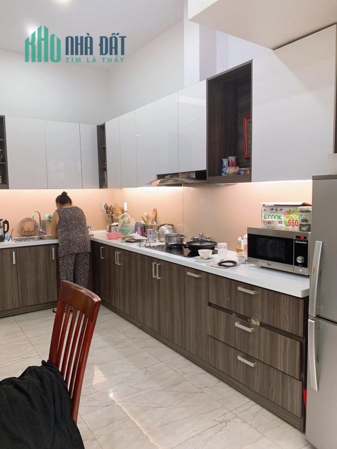 Chủ ngộp giảm sâu gần 2 tỷ,ngay vị trí trung tâm q7,đường xe hơi vi vu,nhà đẹp,ngang 5m,3 tầng